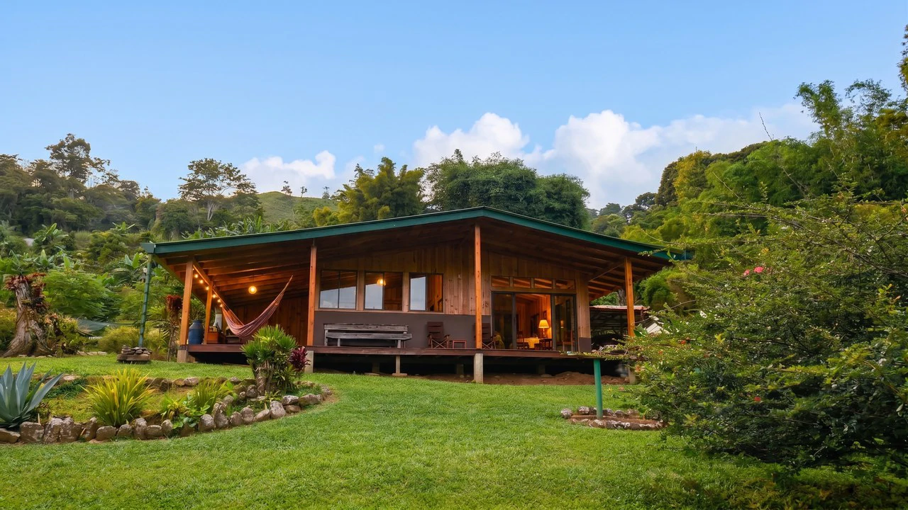 Mountain House For Sale in San Isidro del General