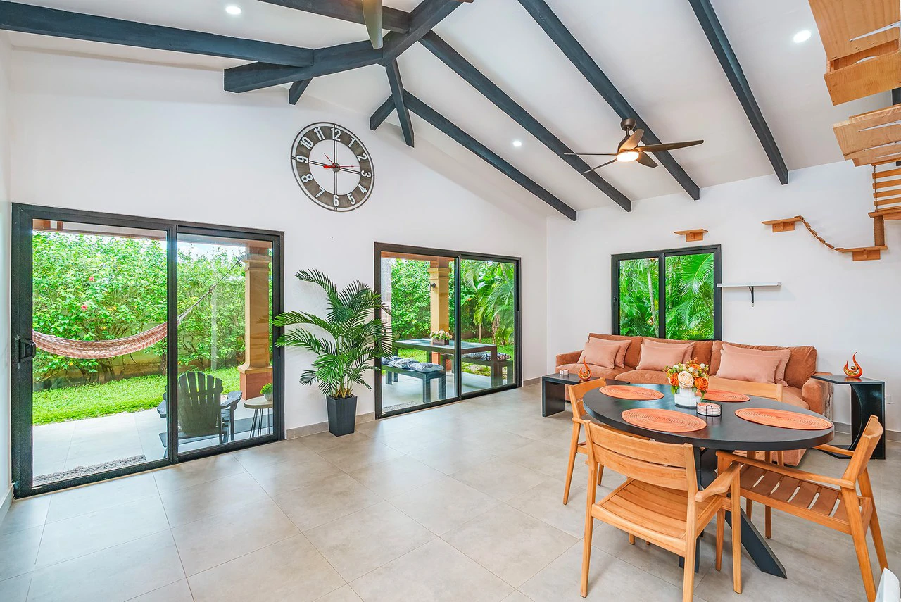 Iguana Villas #2: Perfectly Remodeled 2BR Villa at White Sand Beach - Gallery image 15