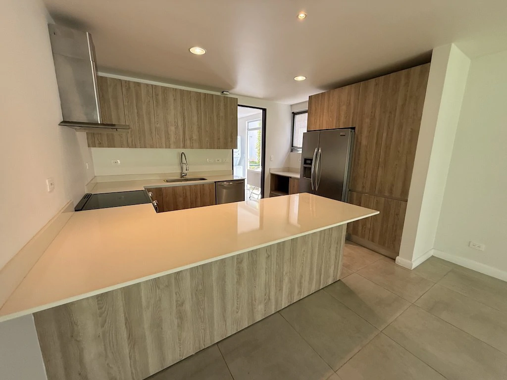 Casa de 4 Habitaciones + Sala de TV en Condominio Dukana: Townhouse For Sale in Guachipelín - Gallery image 6