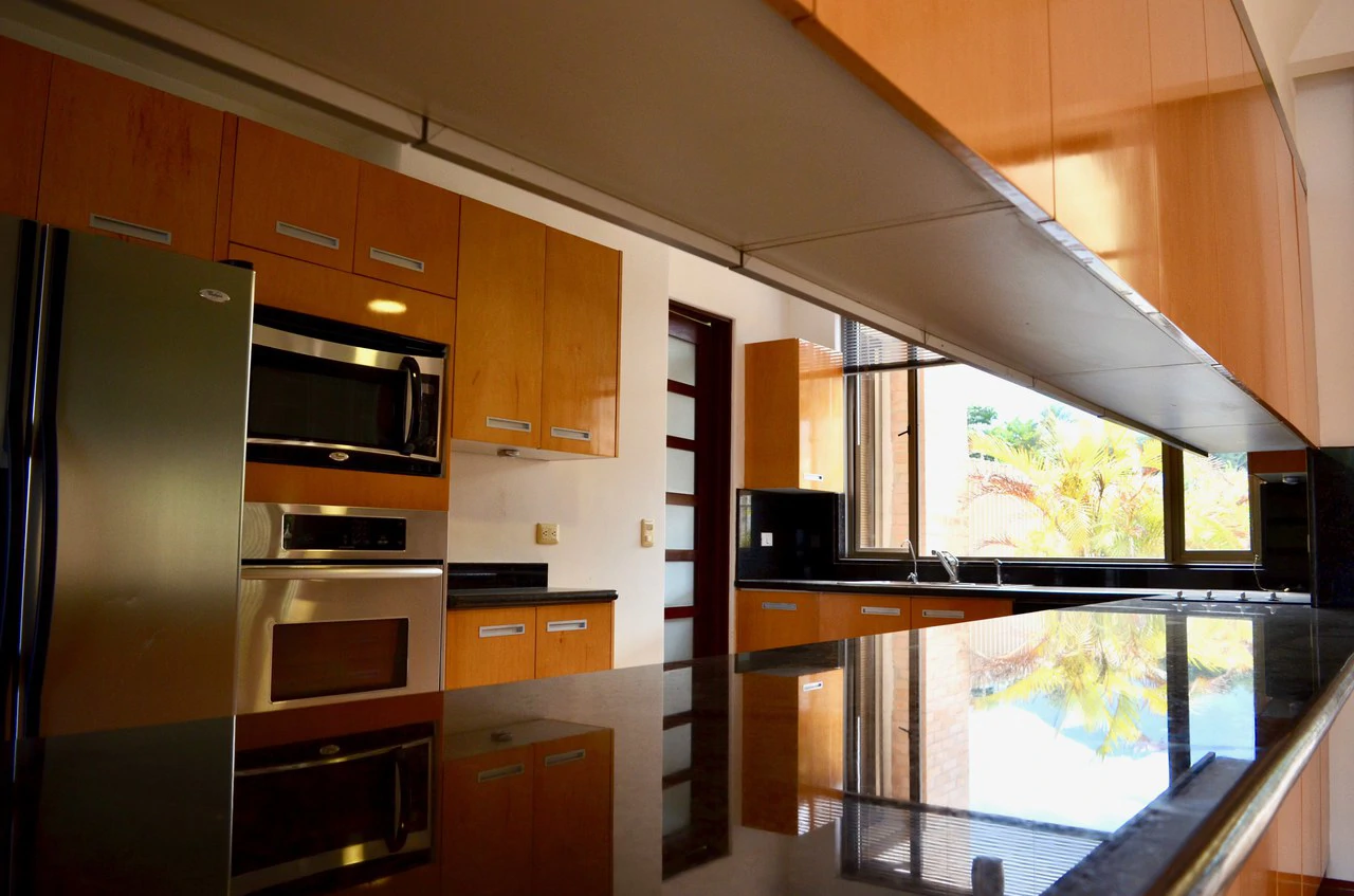 VENTA DE APARTAMENTO DE LUJO EN ESCAZU TORRE LOS LAURELES: Apartment For Sale in Los Laureles - Gallery image 3