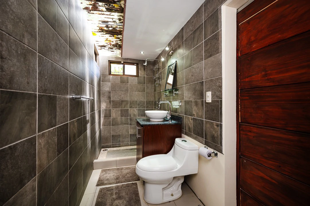 Casa Venturini: Charming Single-Family Home with Quality Finishes, Private Pool & Expansion Opportunity - Gallery image 19