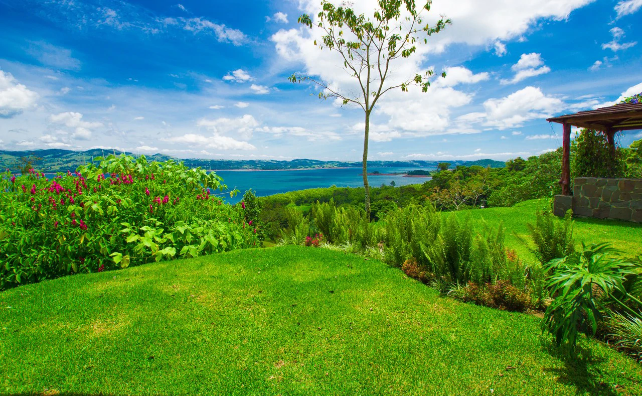 Luxury Vacation Rental Villas for Sale with Amazing Views of Lake Arenal - Gallery image 5