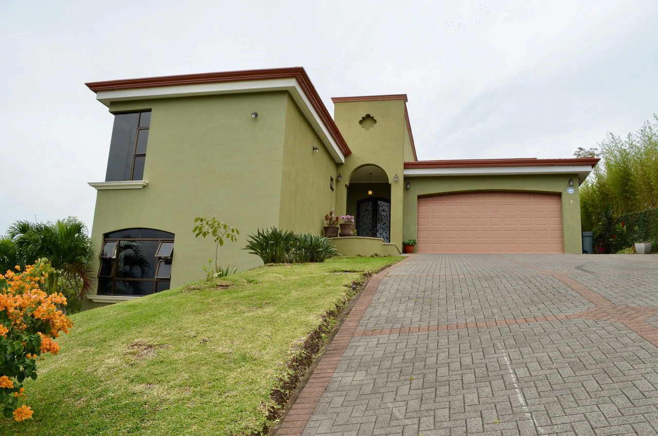 Mountain Condominium For Sale in Ciudad Colón - Gallery image 3