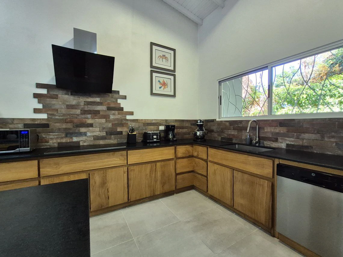 Casa Del Rio: Under Contract | Elegant Contemporary Tropical Home with Pool and Peaceful River Setting, Minutes from Sámara - Gallery image 12