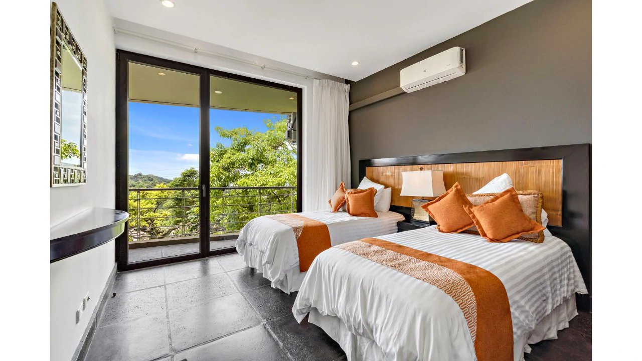 Penthouse: Live in the number one luxury development with private beach in the national reserve of Manuel Antonio - Gallery image 16