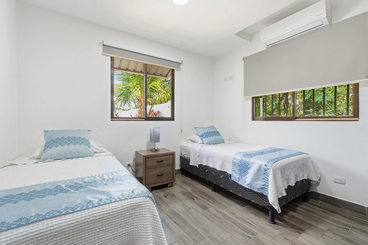 Three Mermaids: Beachfront 10-Bedroom Pod-Style Residence with Pool in Playa Flamingo - Gallery image 14