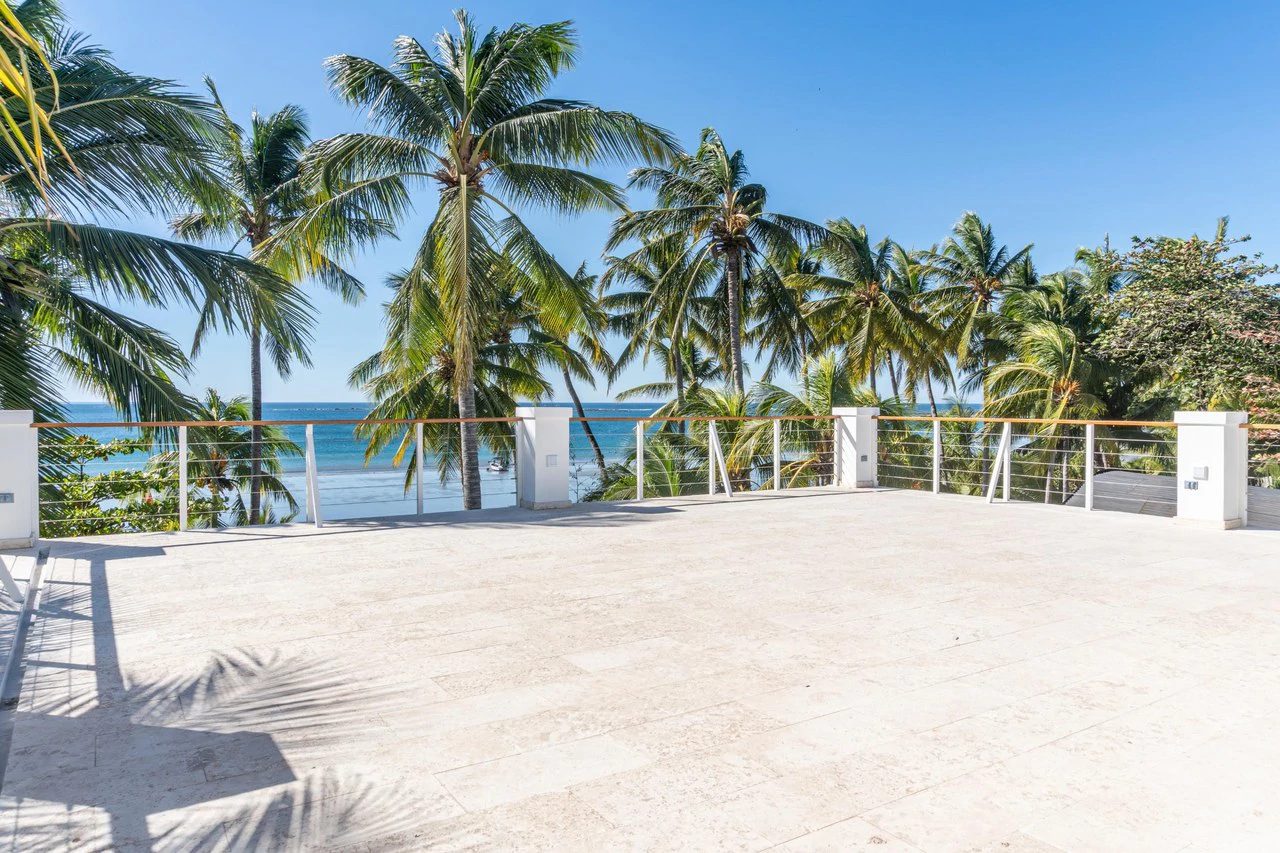 Beachfront Luxury Mixed Use Multi-Unit Residence - photo 20