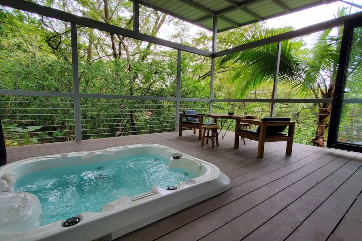 Lodge Vista Tranquila: Three Modern Lodges with Private Jacuzzis, Just Five Minutes from Sámara - Gallery image 11