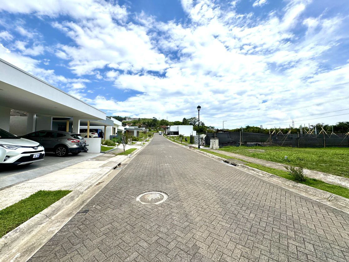 425 m² with Excellent Location