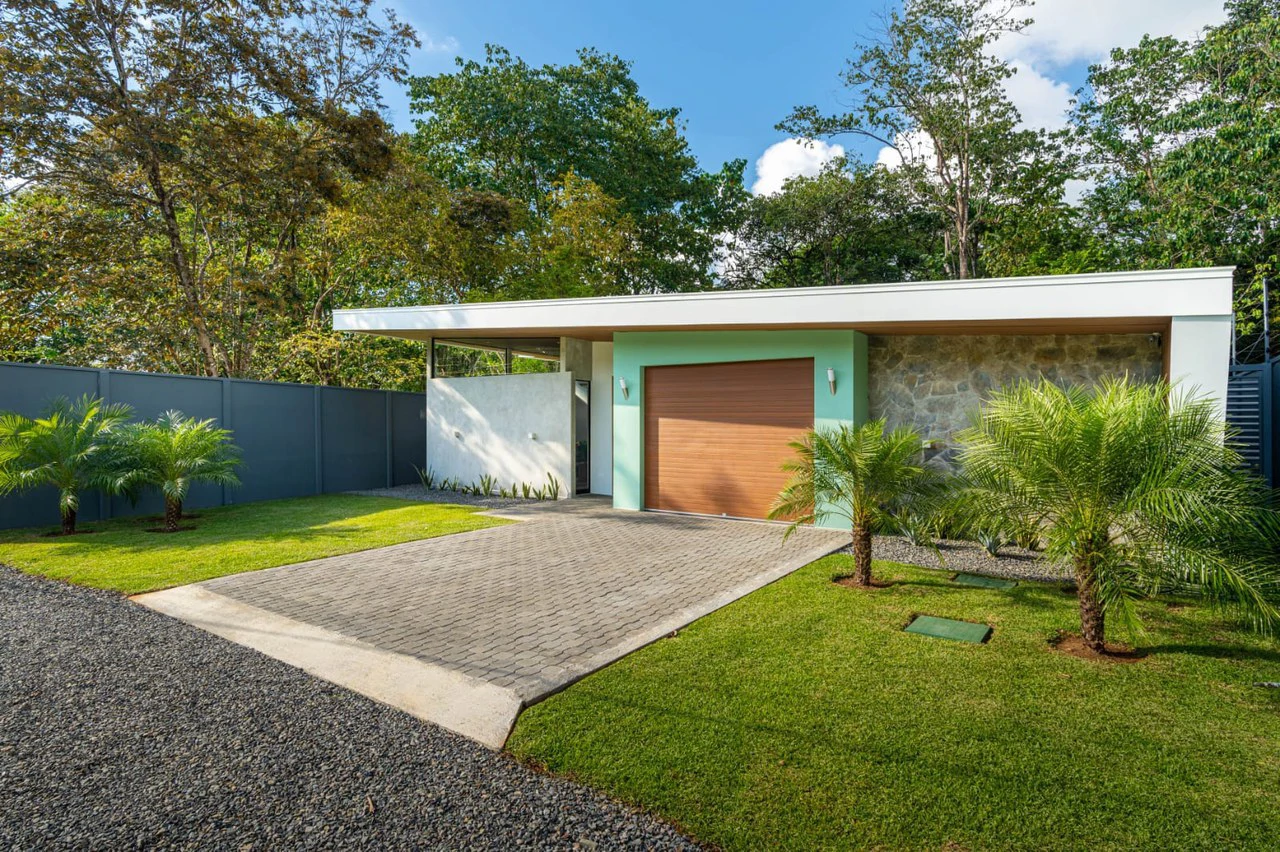 Amazing New Villa Cayman: Solar Powered and Walk to the Beach in Uvita! - Gallery image 30