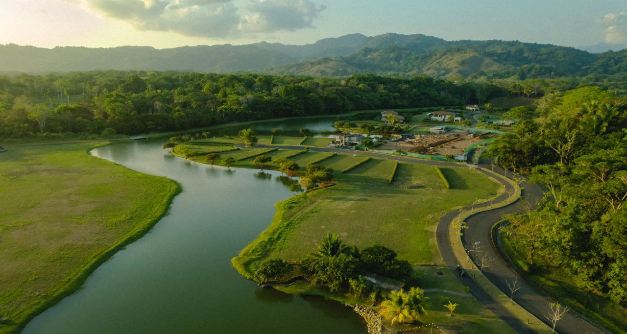 LOT #B99: Live in a Natural Paradise in Costa Rica – Spectacular Beachfront Lot for Sale - Gallery image 6