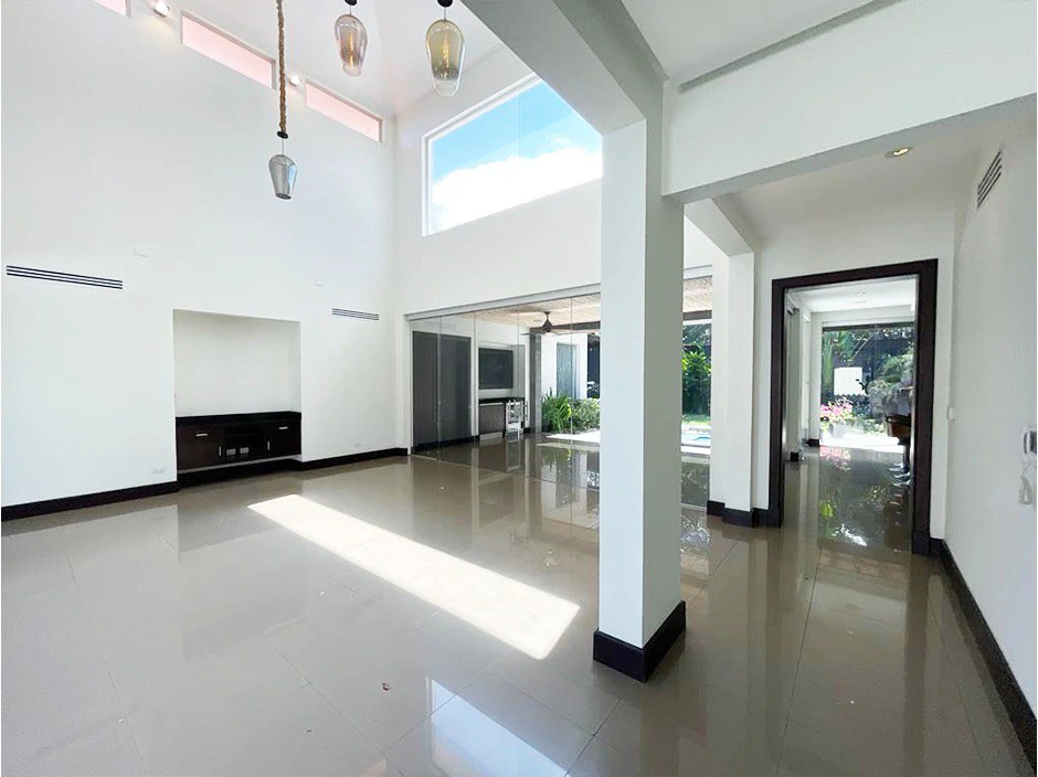 Hacienda Lindora: House For Sale in Lindora - Gallery image 2