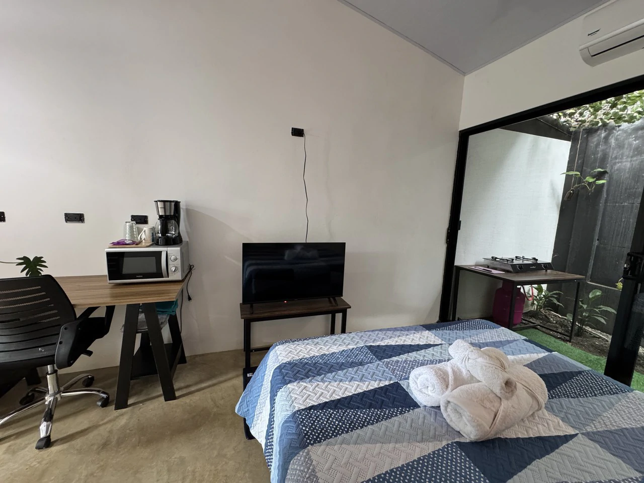 0.11 ACRES – 5 Cabinas Plus Room To Add More In Heart Of Uvita, Walk To Everything!!!! - Gallery image 7