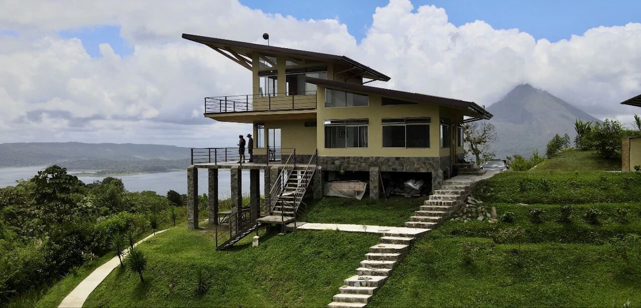 3 bedroom house with swimming pool & 2 Jungle Studios. - Gallery image 6