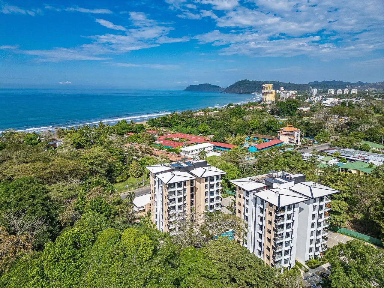 Torres del Mar 2303:  Condominio moderno de 2 dormitorios en Jacó, Costa Rica - ¡Excelente ubicación!