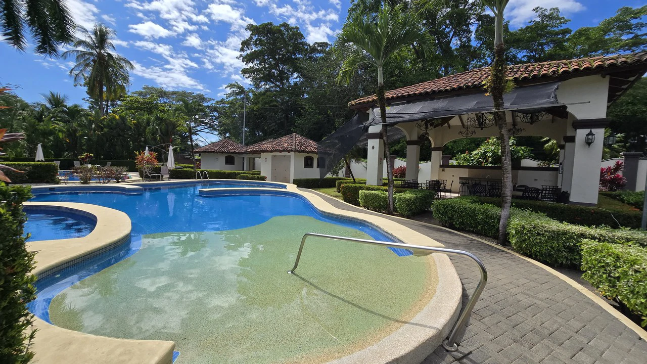 Casa Tropical: Best entry into highly sought after community! - Gallery image 10