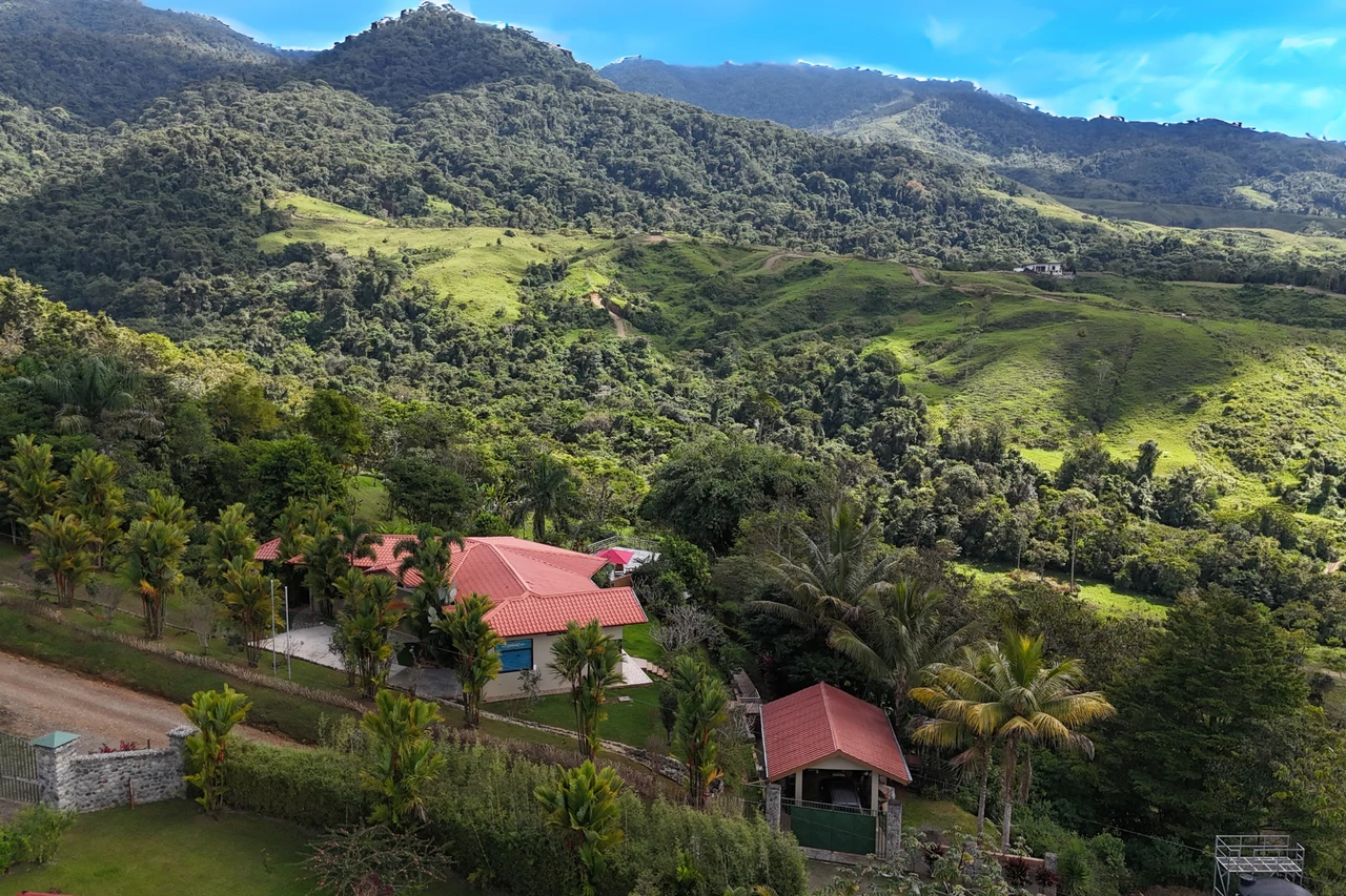 Countryside House For Sale in Santa Elena - Gallery image 2