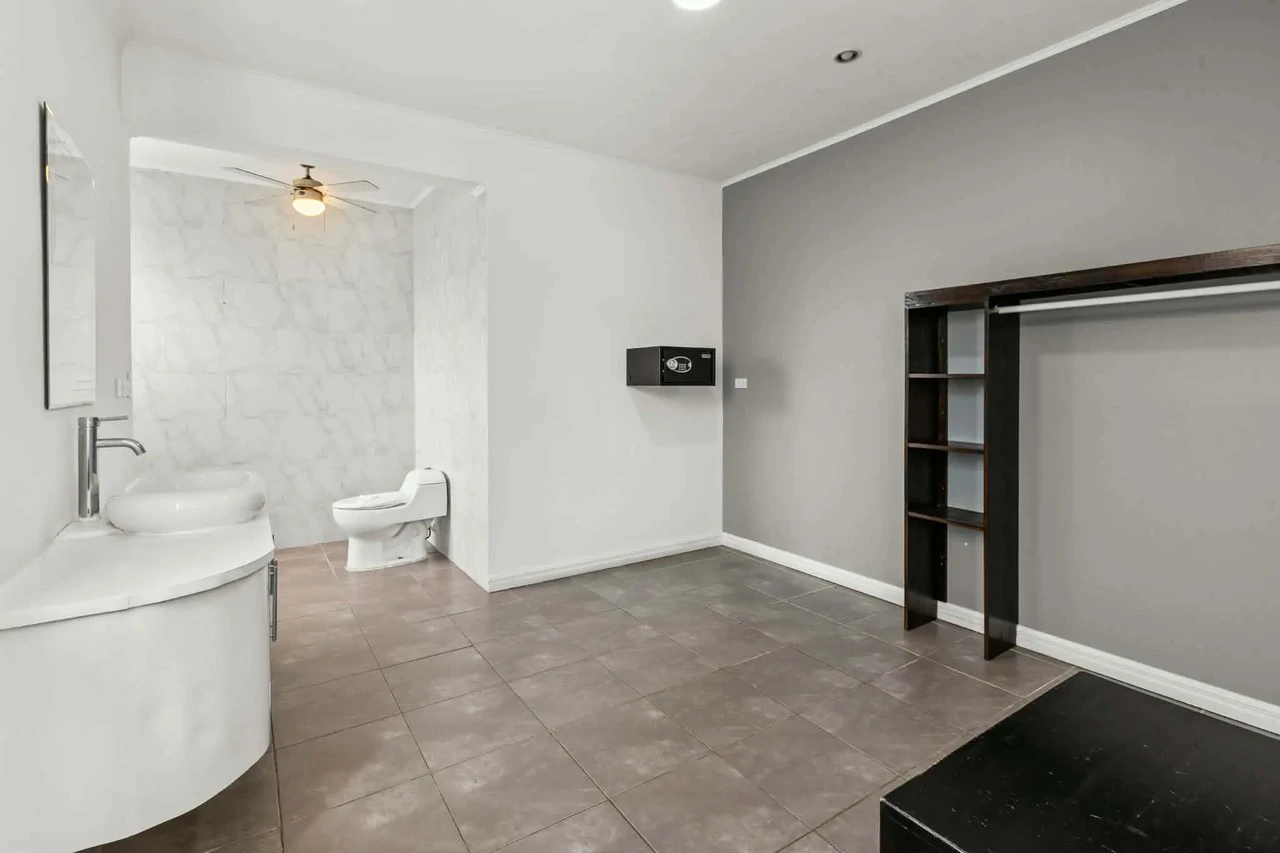 Tropical Paradise: 20-Room Private Vacation Rental Near Cocal Casino - Gallery image 11