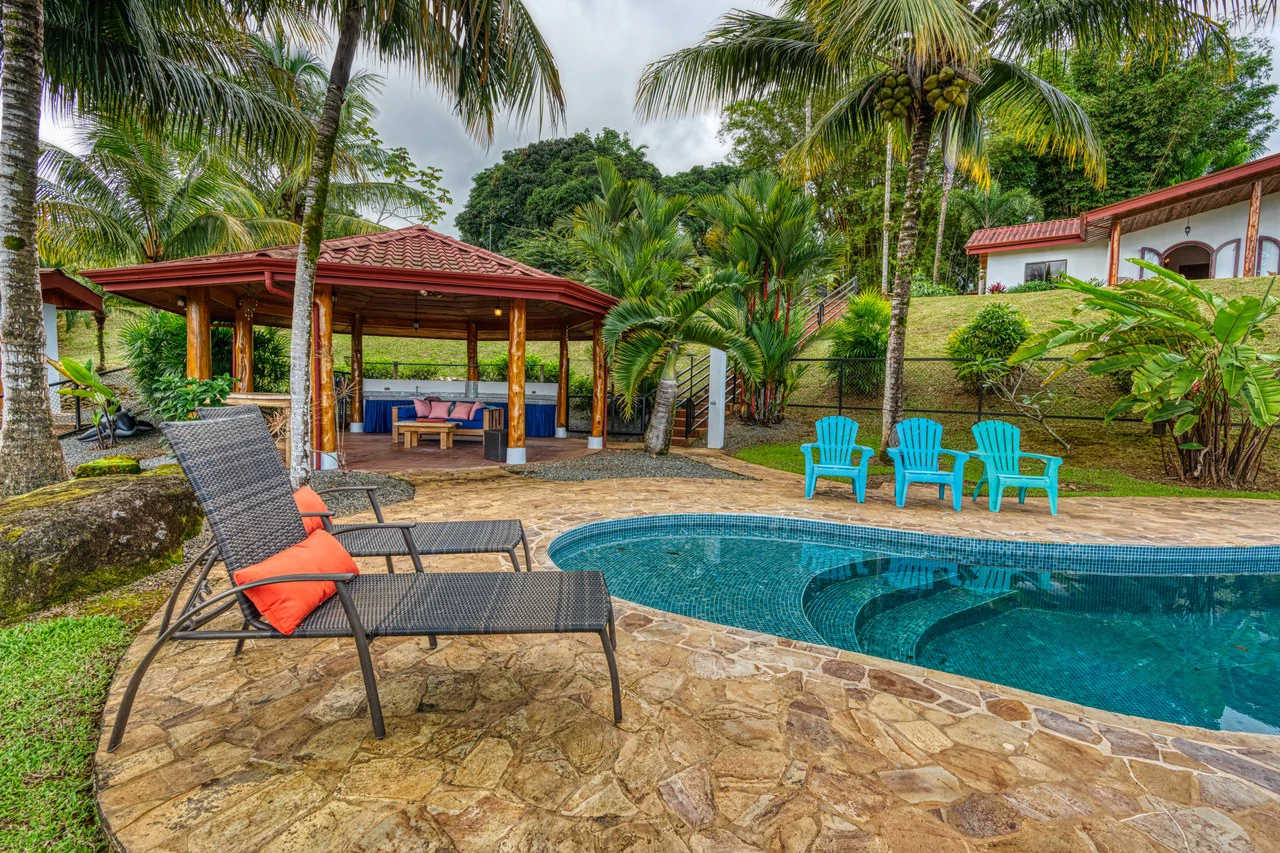 5 Bedroom Mountain Retreat Minutes from the Beach Platanillo Costa Rica - Gallery image 44