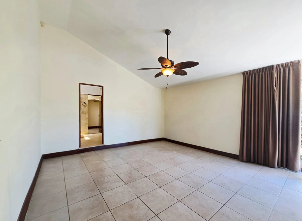 House for Sale with 1,732 sq m Garden in an Exclusive Gated Community in Ciudad Colón - Gallery image 16