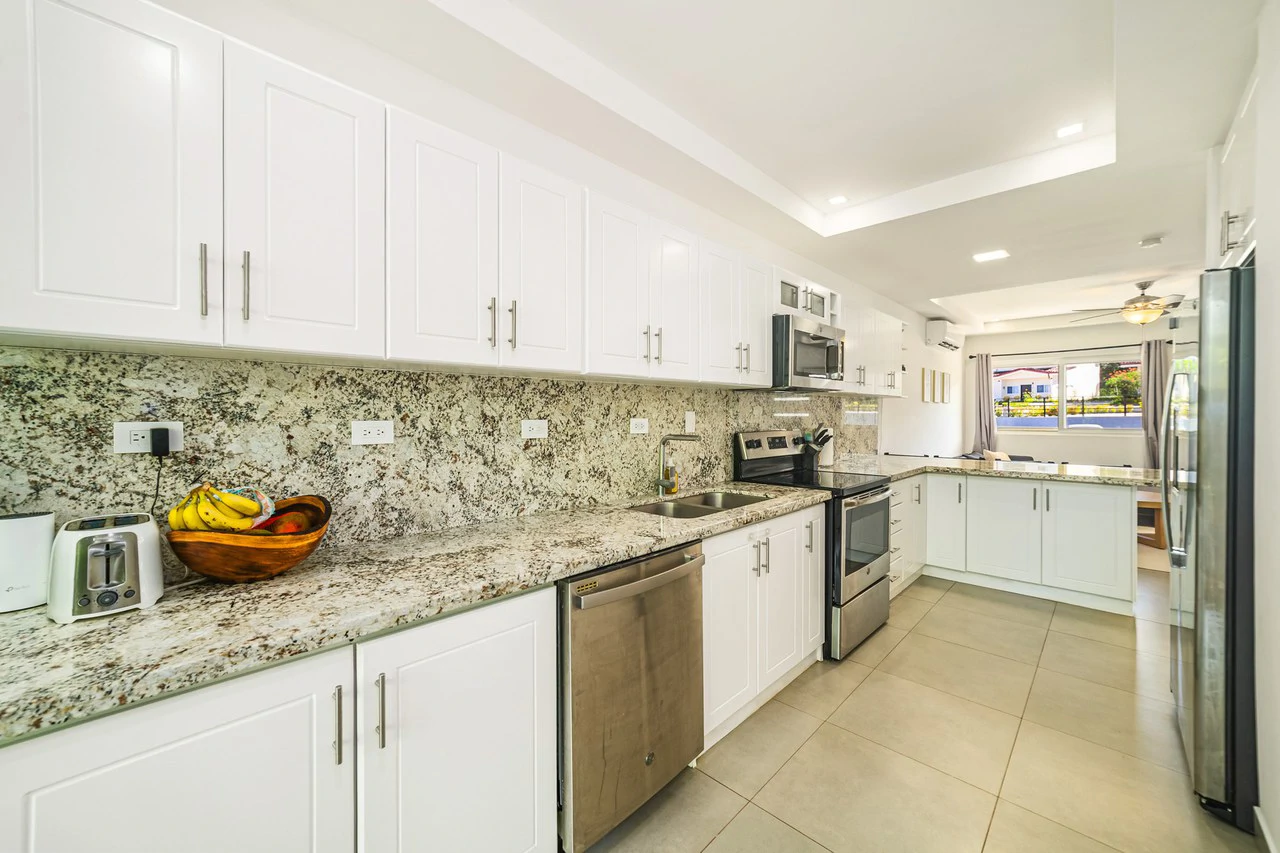 Jacarandas #11: Elegant Townhouse Minutes from the Beach - Gallery image 17