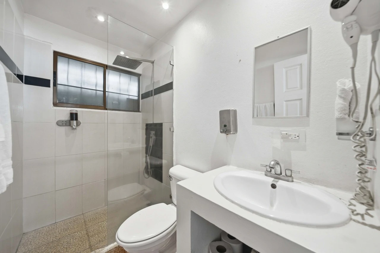 Hotel Gardenia: Turnkey Boutique Hotel in the Heart of Tamarindo - Proven Income Meets Tropical Lifestyle - Gallery image 16