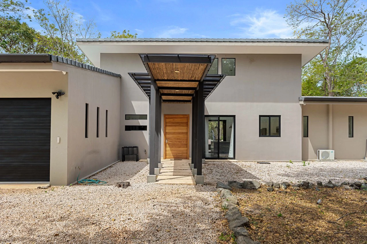 Casa Avalon: New 4-Bedroom Home on 1.48-Acre Lot – Build 2 More Structures, Just Minutes from the Beach! - Gallery image 30
