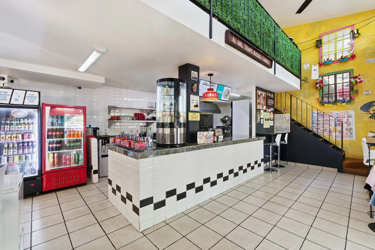 Reparito House: Turnkey Restaurant & Commercial Property for Sale - Gallery image 9