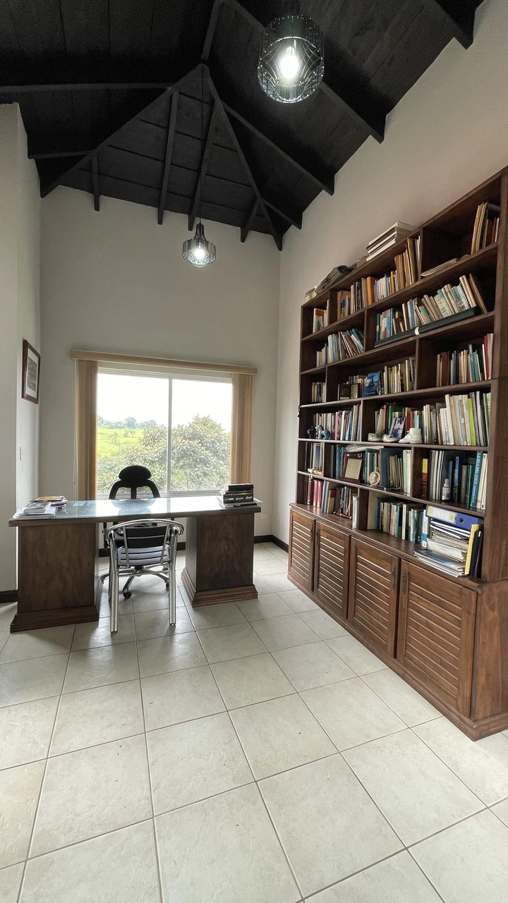 House for sale with large lots Grecia- San Isidro - Gallery image 8