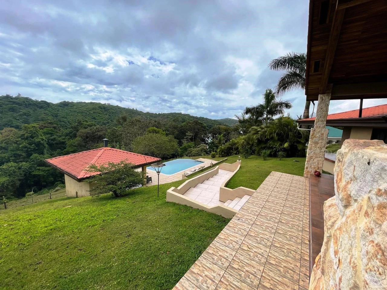 VILLA CANASOL : Lake View Home with Pool, Garage and Workshop - Gallery image 16