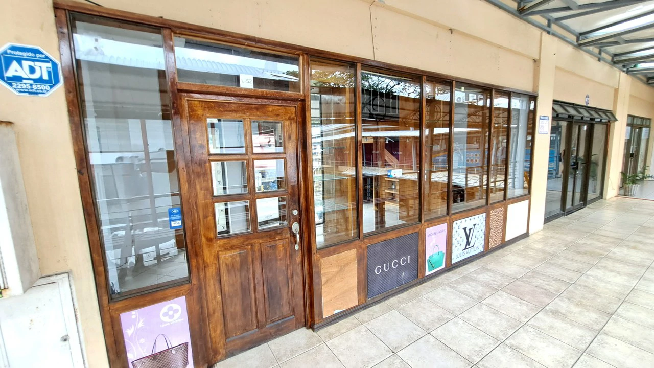 Shop Space with Loft in Jaco’s downtown Plaza Coral for Sale or Rent - Gallery image 8