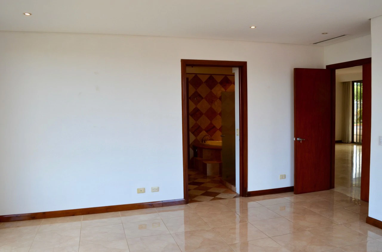 VENTA DE APARTAMENTO DE LUJO EN ESCAZU TORRE LOS LAURELES: Apartment For Sale in Los Laureles - Gallery image 12