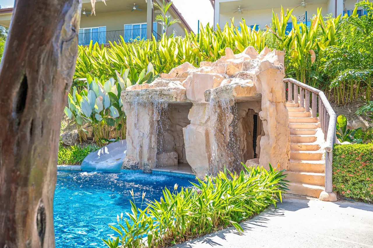 Peaceful and Secure 3BR Condo with Private Pool in Las Lomas - Gallery image 5