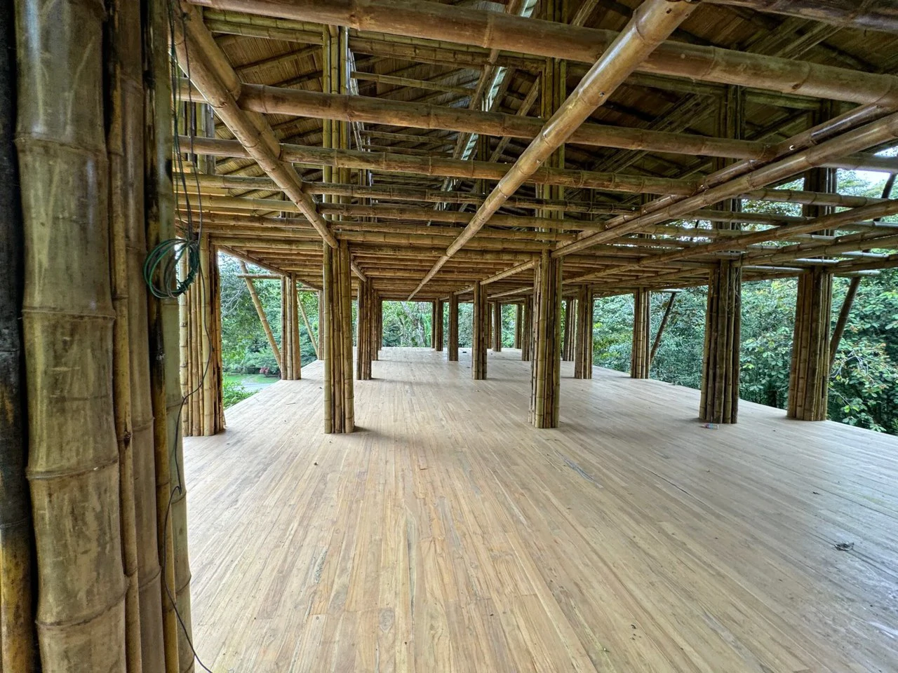 0.69 ACRES – Bamboo And Wooden Commercial Building On The Paved Coastal Highway Between Uvita And Ojochal!!!: Near the Coast, Riverfront, Mountain and Countryside Mixed Use Building For Sale in Uvita - Gallery image 8