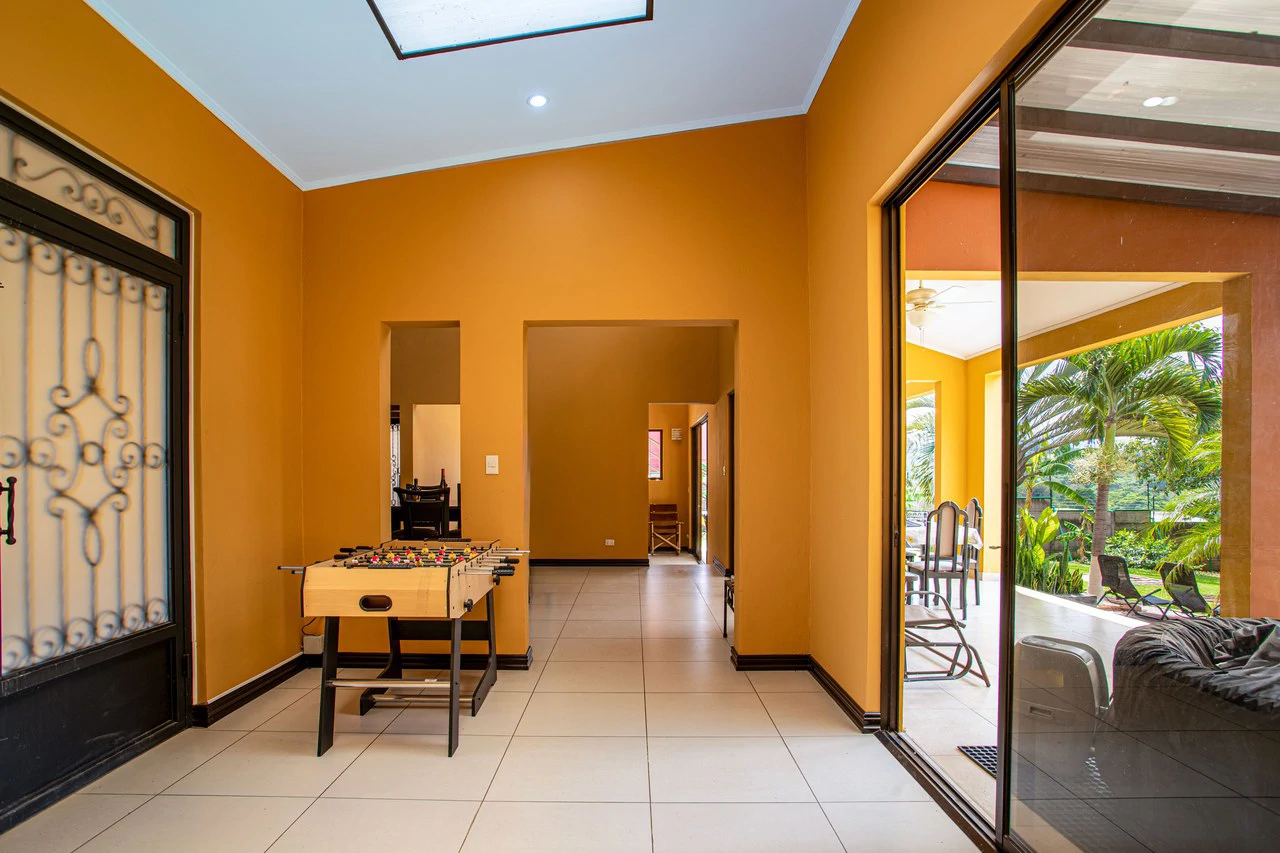 Modern Furnished Home Just 5 Minutes from Downtown Grecia - Gallery image 16