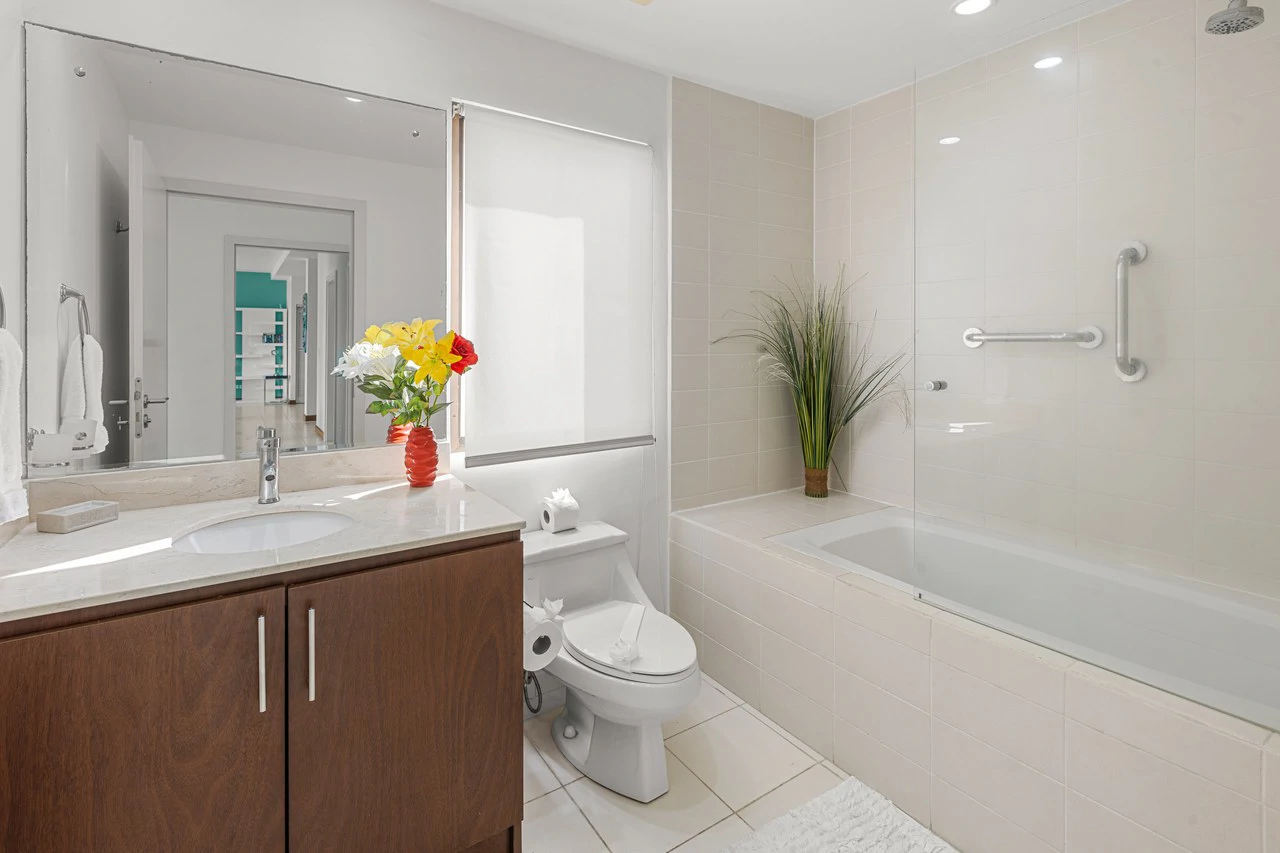 6th Floor 3-bedroom JacoBay Condo with Panoramic Sunrise, Mountain and Ocean Views - Gallery image 21