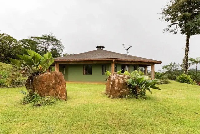 NATURE LOVERS PARADISE ! Jungle home on 25 acres with beautiful views - Gallery image 4
