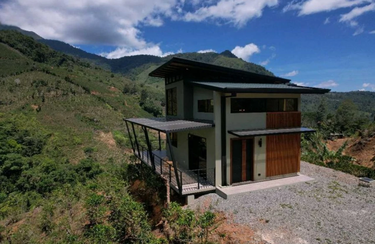 Modern Country House with Guest Cottage Amidst a Coffee Plantation in Perez Zeledon, Costa Rica - Gallery image 5