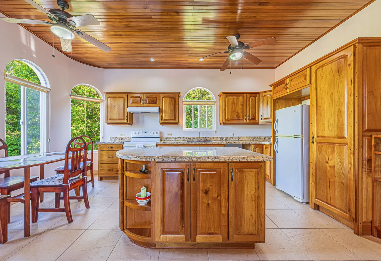 Elegant 3 Bedroom + Office Jungle Home in Puesta Del Sol, Ojochal - Gallery image 25