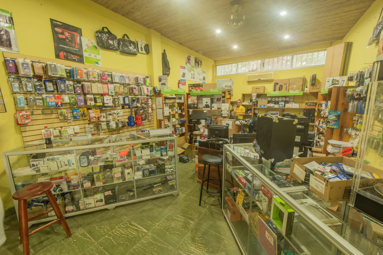 Top Money-Maker Commercial center downtown Samara, all rented,  250m from the beach - Gallery image 17