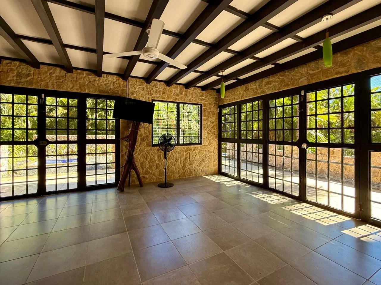 STONE CASTLE: $622,000 USD Your very own "Private Stone Castle" in Costa Rica's Blue Zone. - Gallery image 11