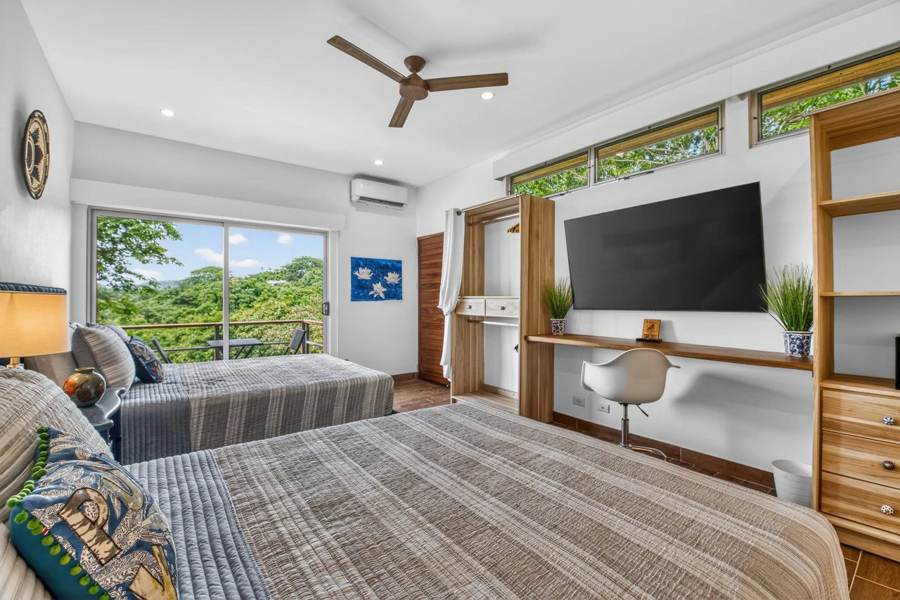 Casa Pochote: Artisan Luxury Villa Near Tamarindo | Pool, Jacuzzi & Langosta Beach Club Membership Included - Gallery image 17