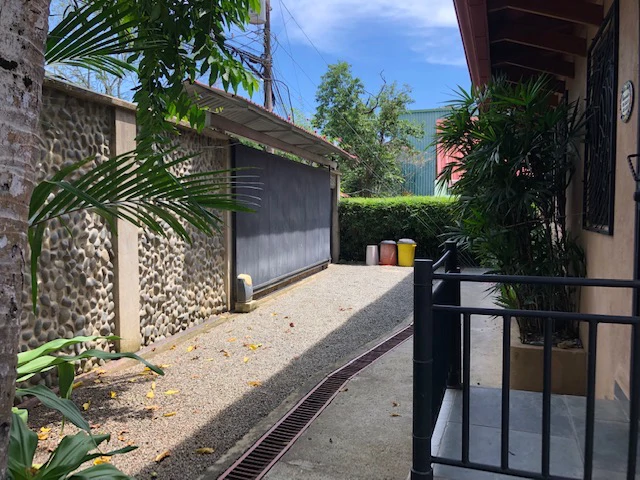 0.1 ACRES – 6 Bedroom Home with Pool In Main Street Dominical, PRIVILEGED LOCATION, WALK TO THE BEACH!!!: Near the Coast House For Sale in Dominical - Gallery image 18
