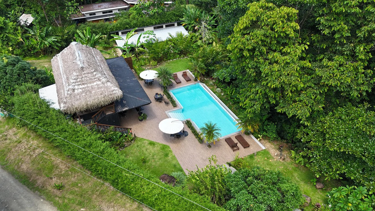 Jungle River Resort: Boutique Jungle River Resort with Pool, Restaurant & Cabinas in Ojochal