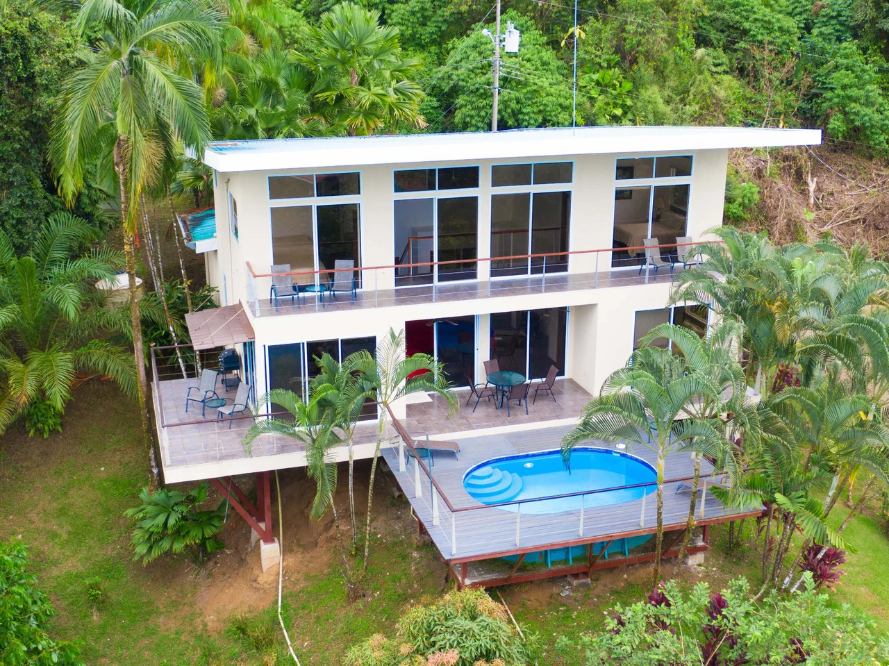 Las Palmas House: Mountain House For Sale in Quepos