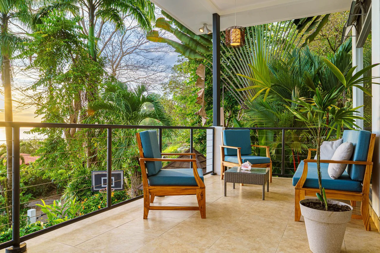 1.42 ACRES – 4 Bedrooms 2 Story Ocean-View Home With 2 Bedroom Guest House In Premium Beach Community, Walk to the Beach! - Gallery image 12