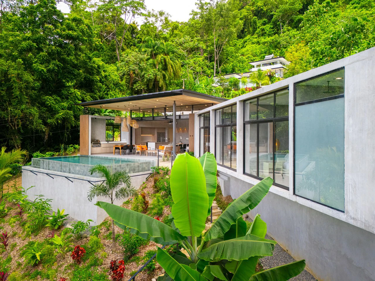 Casa La Artista: Sleek Modern Retreat with Ocean & Mountain Views in Ojochal - Gallery image 4