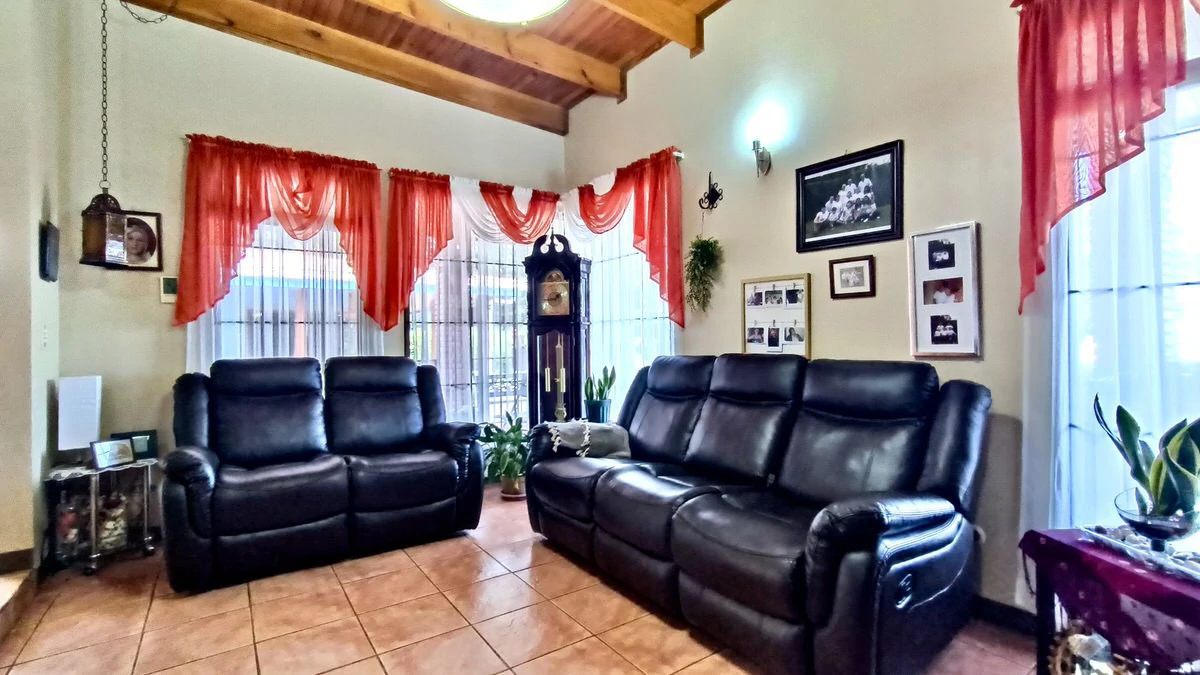 Property for sale with the 3 houses in San Rafael - Gallery image 12