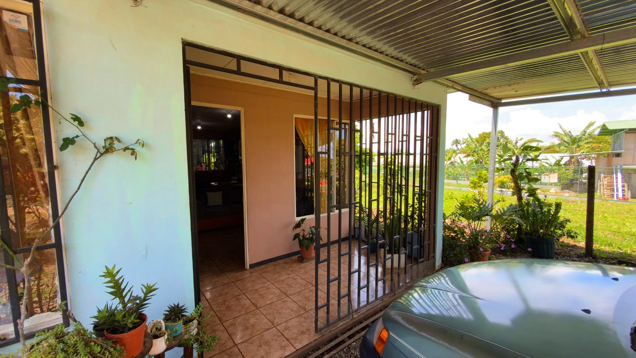 RURAL HOME IN PEACEFUL ENVIRONMENT AT PLAYA VERDE, SANTA ELENA 206 SQM LOT - Gallery image 5