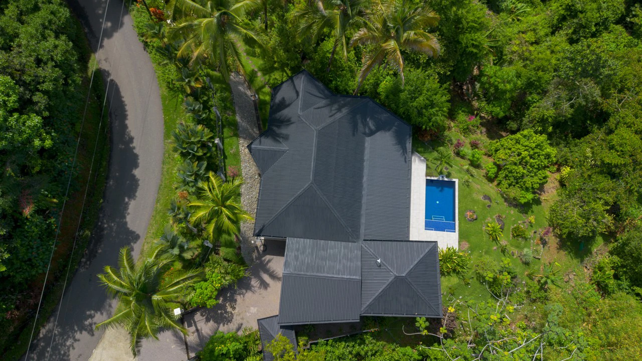 6.45 ACRES – 3 Bedroom Luxury Ocean View Home Surrounded By Vibrant Rainforest And Wildlife!!! - photo 14